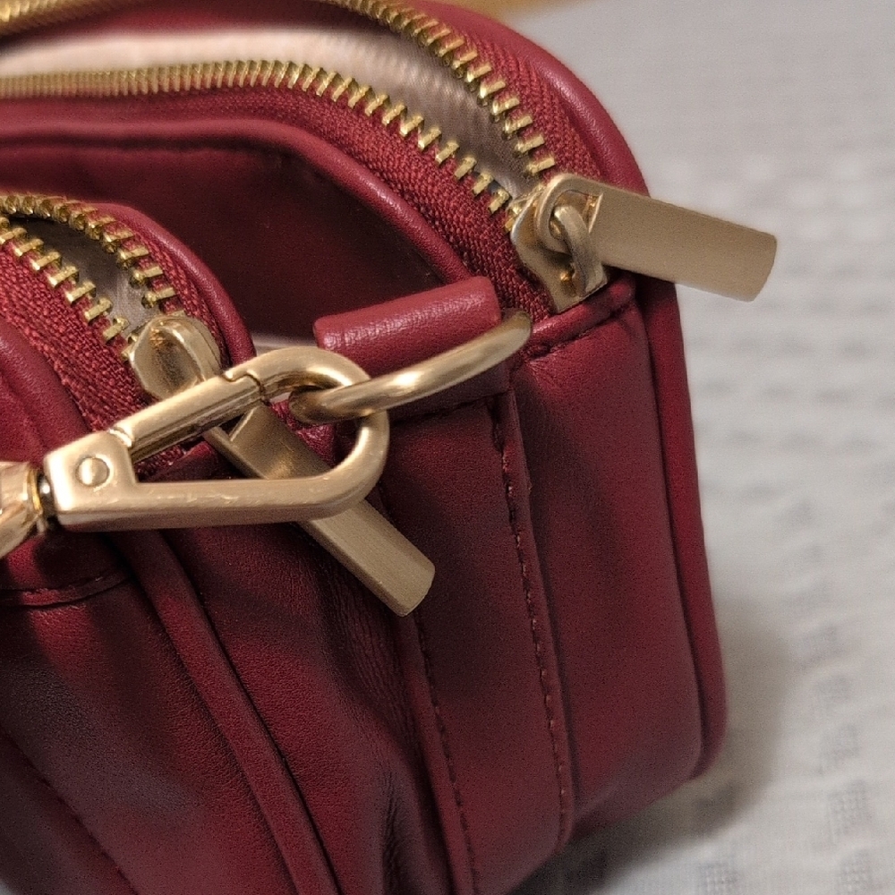 Elegant Red Crossbody Bag - Picture 9 of 9